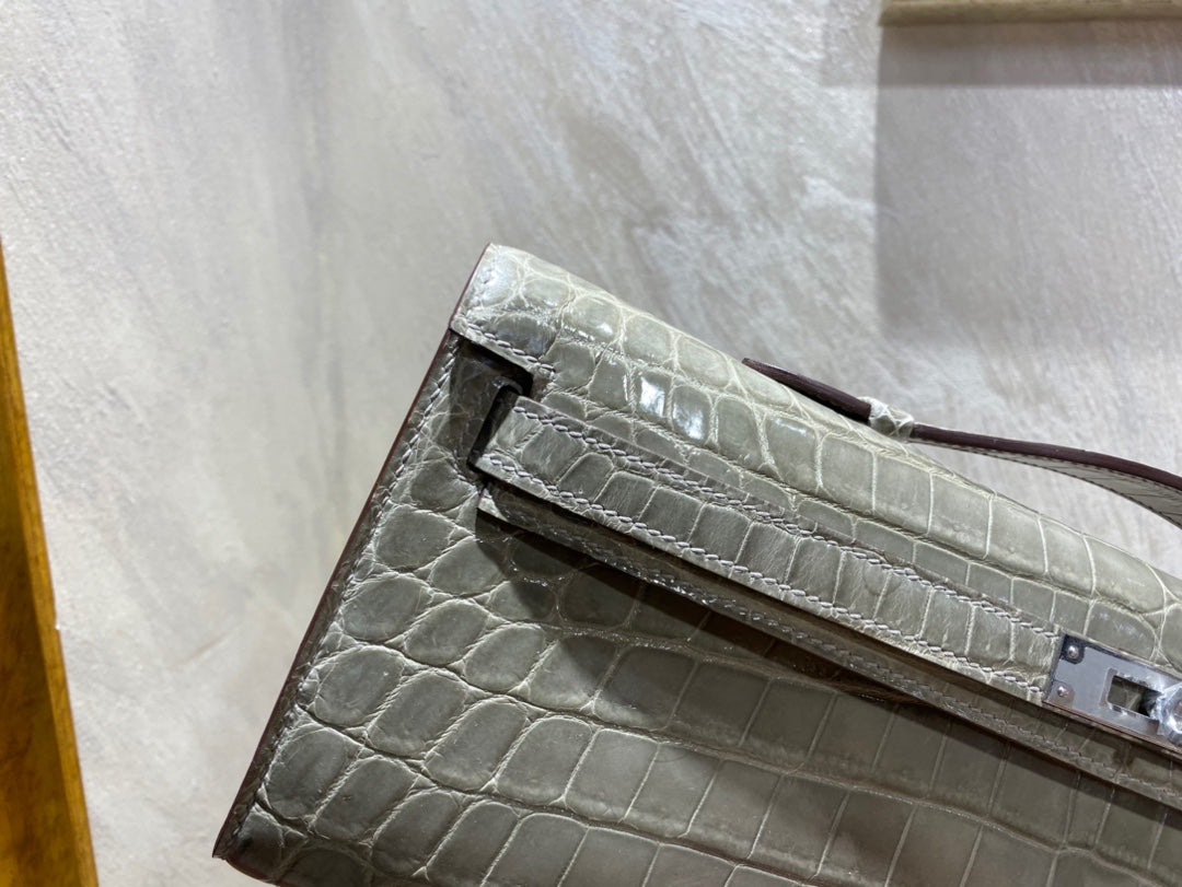 KELLY CUT 31 IN ASH GRAY SHINNY ALLIGATOR LEATHER WITH SILVER HARDWARE (MADE-TO-ODER)