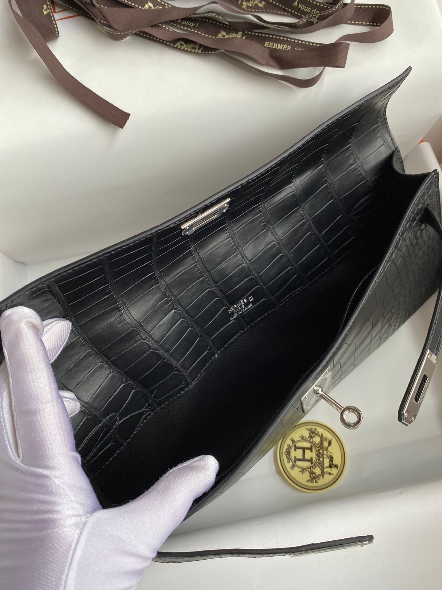KELLY CUT 31 IN BLACK ALLIGATOR LEATHER WITH SILVER HARDWARE (MADE-TO-ODER)