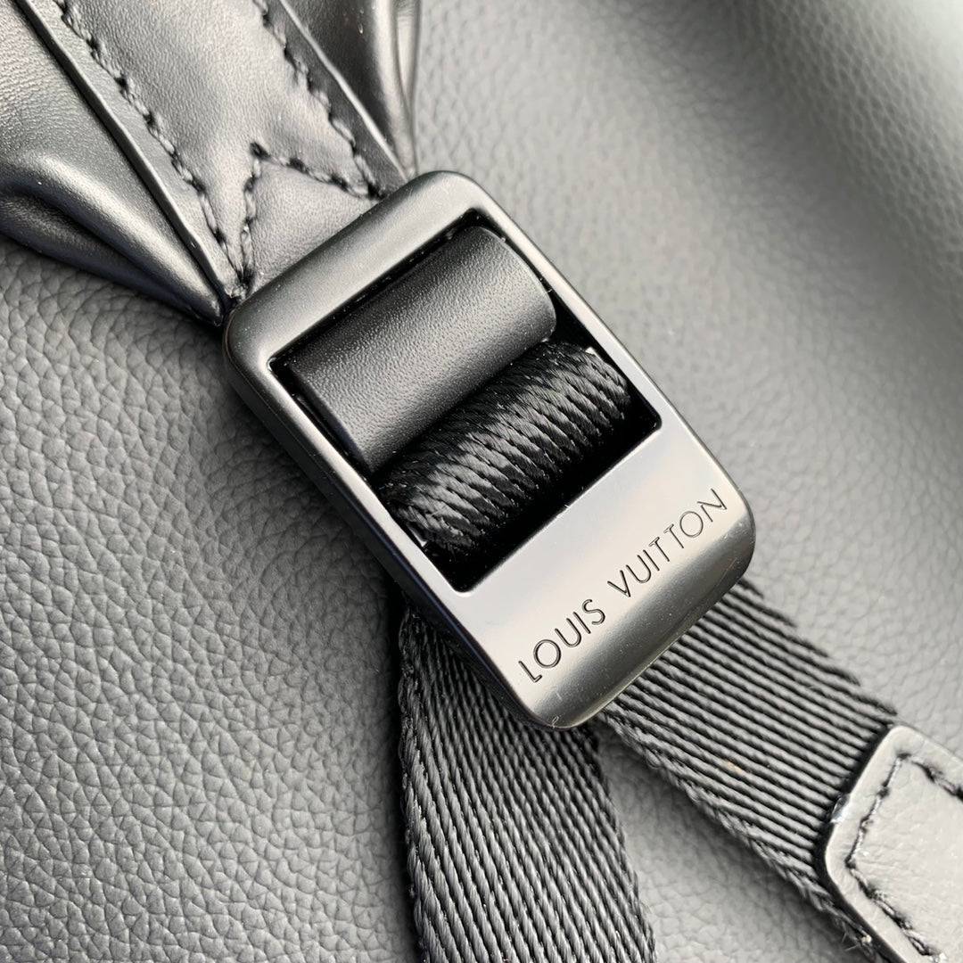 DISCOVERY PM BACKPACK 38 IN BLACK MONOGRAM LAMBSKIN