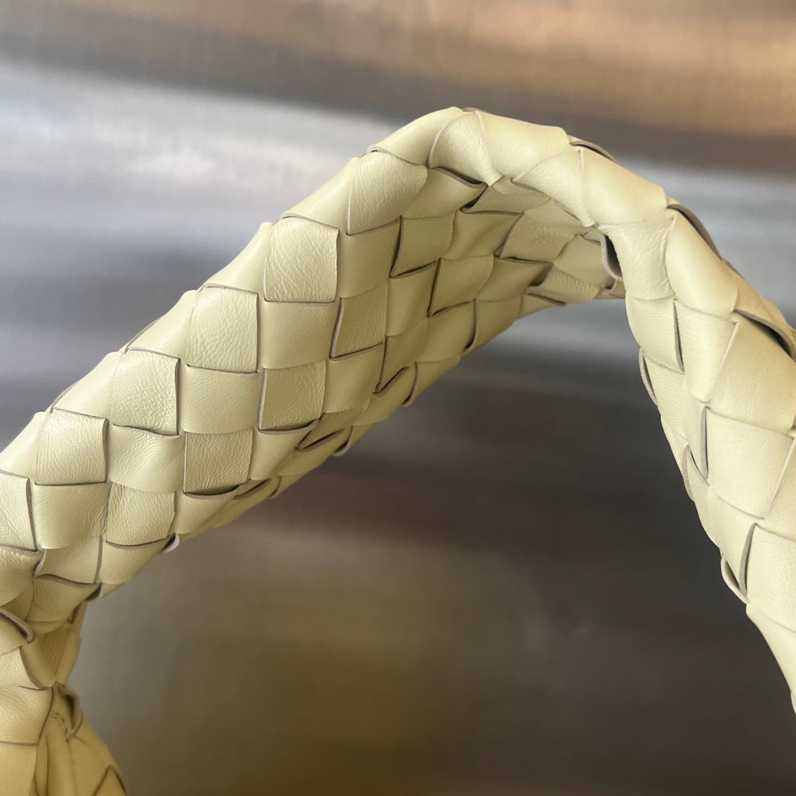 LARGE HOP 54 IN DARK CREAM LAMBSKIN