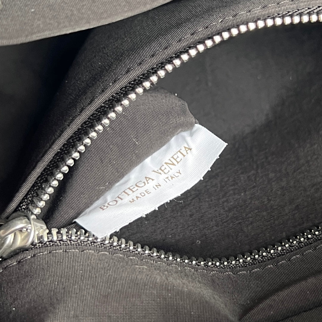 INTRECCIATO CLUTCH 26 IN BLACK CALFSKIN