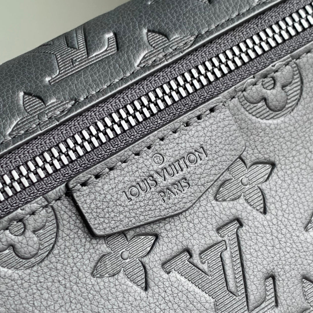 PULSE MESSENGER 26.6 IN BLACK MONOGRAM SHADOW EMBOSSED CALFSKIN