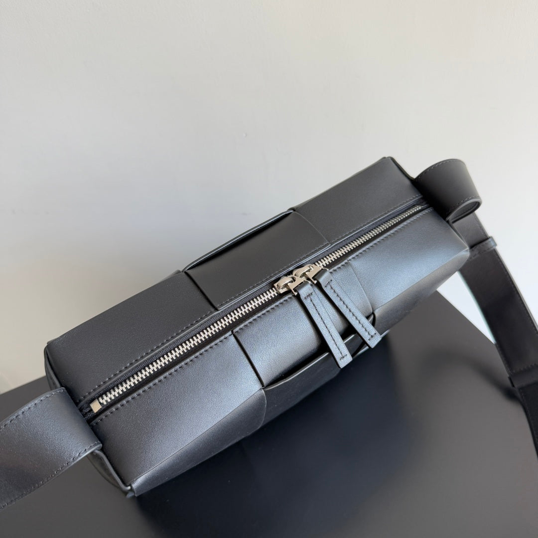 BOTTEGA VENETA 25S ARCO BAG 28 IN BLACK CALFSKIN SILVER HARDWARE