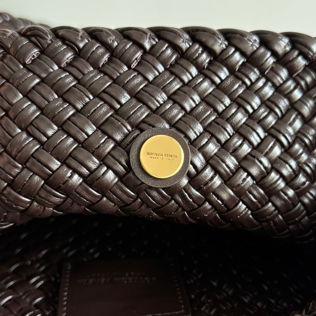 BOTTEGA VENETA 25S TOSCA BAG 19 IN DARK BROWN CALFSKIN GOLD HARDWARE