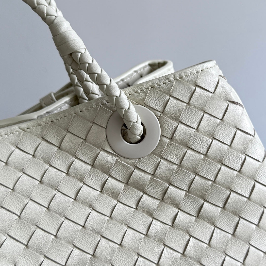 BOTTEGA VENETA 25S BASKET BAG 31 IN IVORY CALFSKIN GOLD HARDWARE