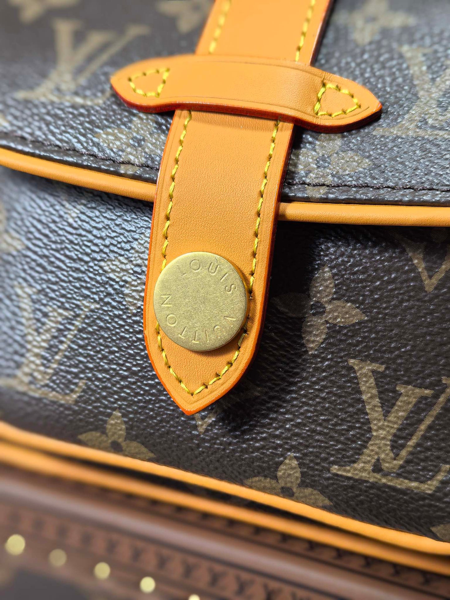 LV 25S CARGO 23 IN BROWN MONOGRAM CANVAS LEATHER TRIM GOLD HARDWARE