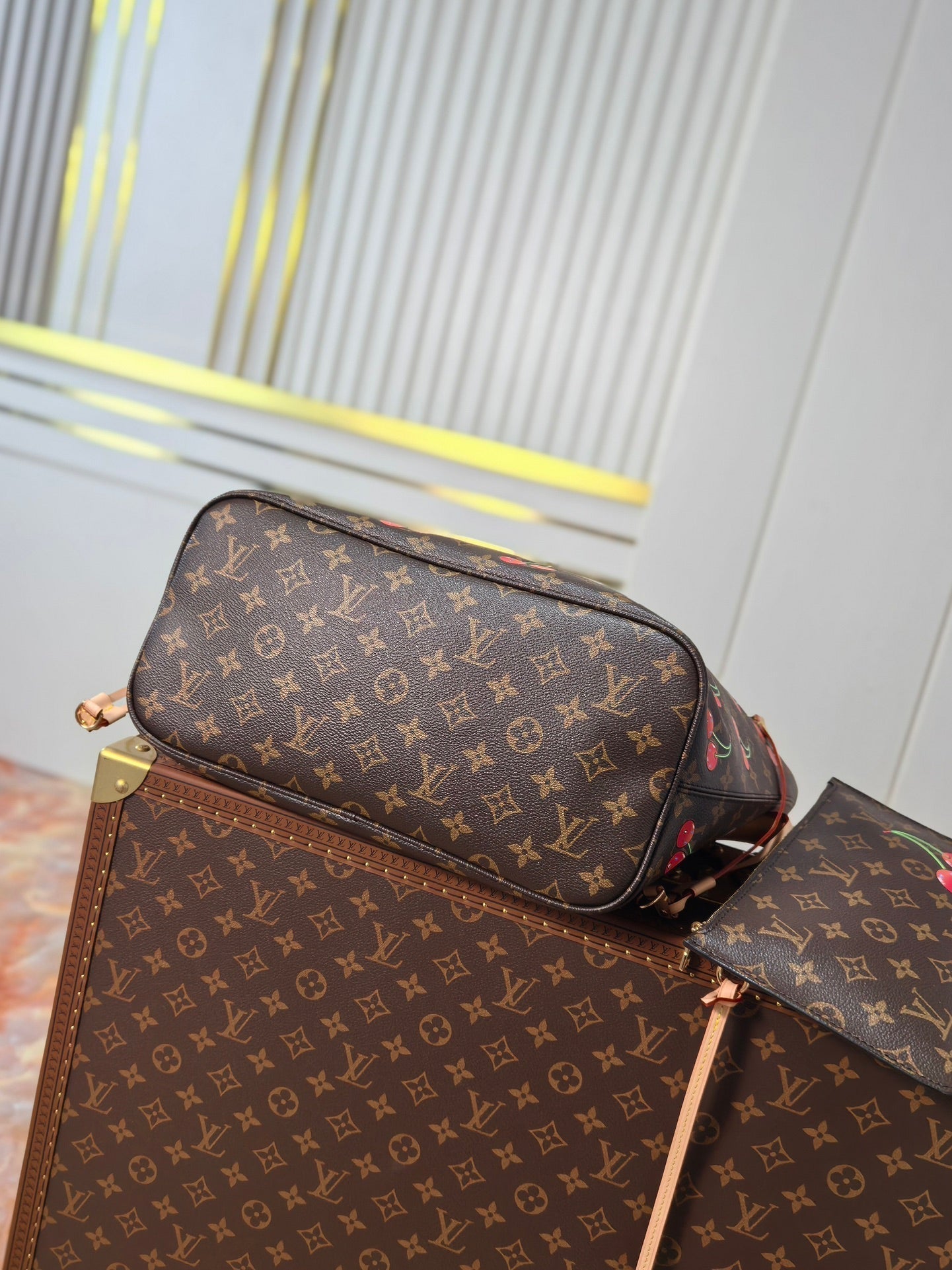 LV 25S NEVERFULL 31 IN DARK BROWN MONOGRAM CHERRY LEATHER TRIM GOLD HARDWARE