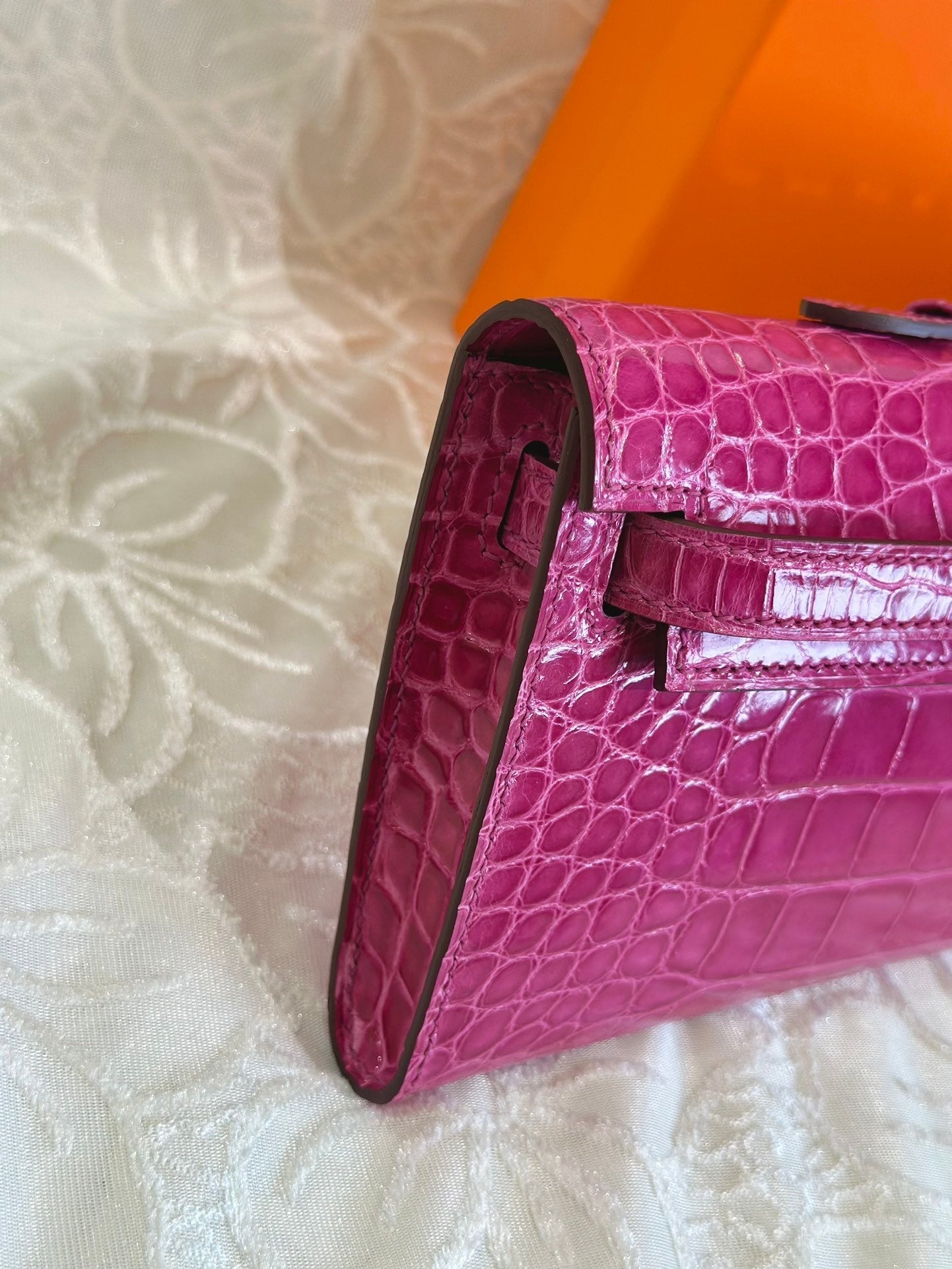 KELLY CUT 31 IN MAGENTA PURPLE SHINNY ALLIGATOR LEATHER WITH SILVER HARDWARE (MADE-TO-ODER)