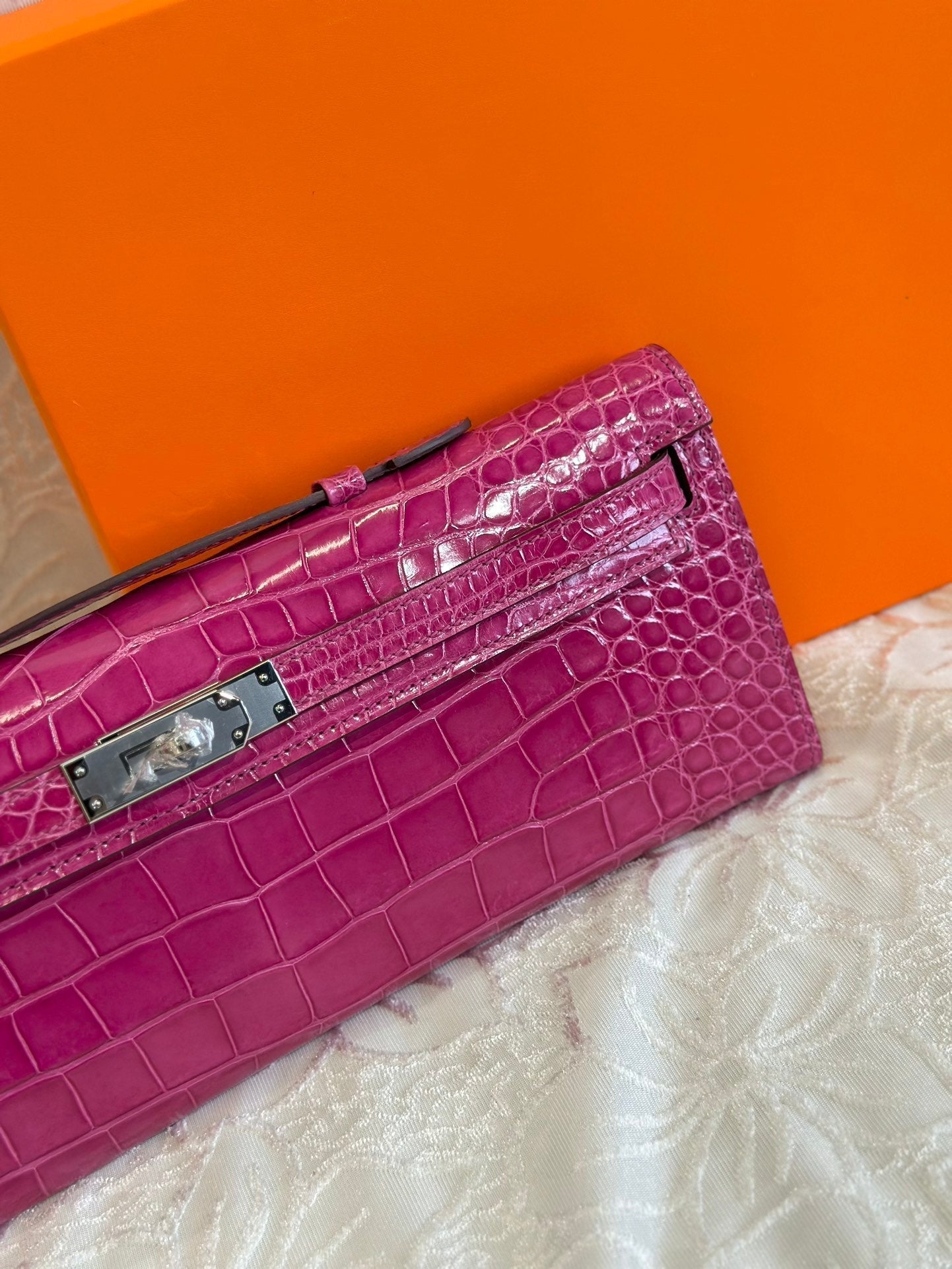 KELLY CUT 31 IN MAGENTA PURPLE SHINNY ALLIGATOR LEATHER WITH SILVER HARDWARE (MADE-TO-ODER)