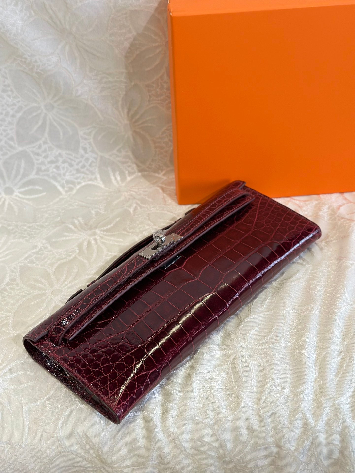 KELLY CUT 31 IN SANGRIA PURPLE SHINNY ALLIGATOR LEATHER WITH SILVER HARDWARE (MADE-TO-ODER)