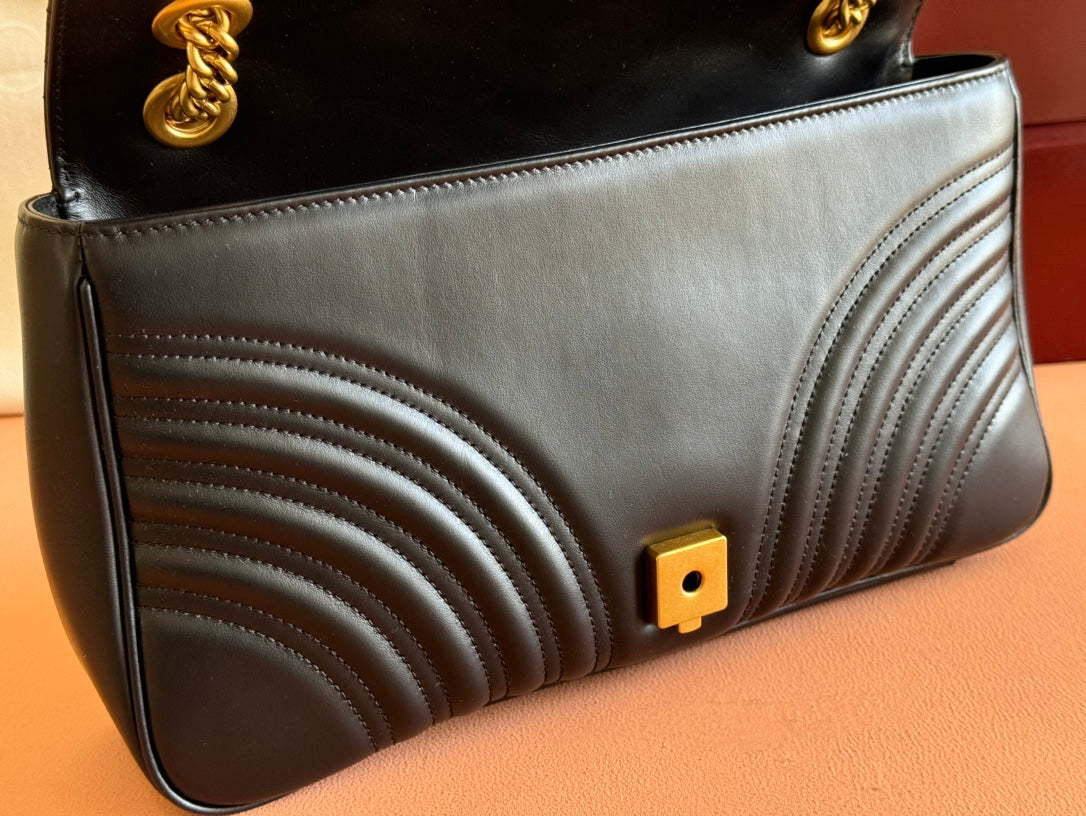 MARMONT SHOULDER BAG 31 IN BLACK CALFSKIN GOLD CHAIN