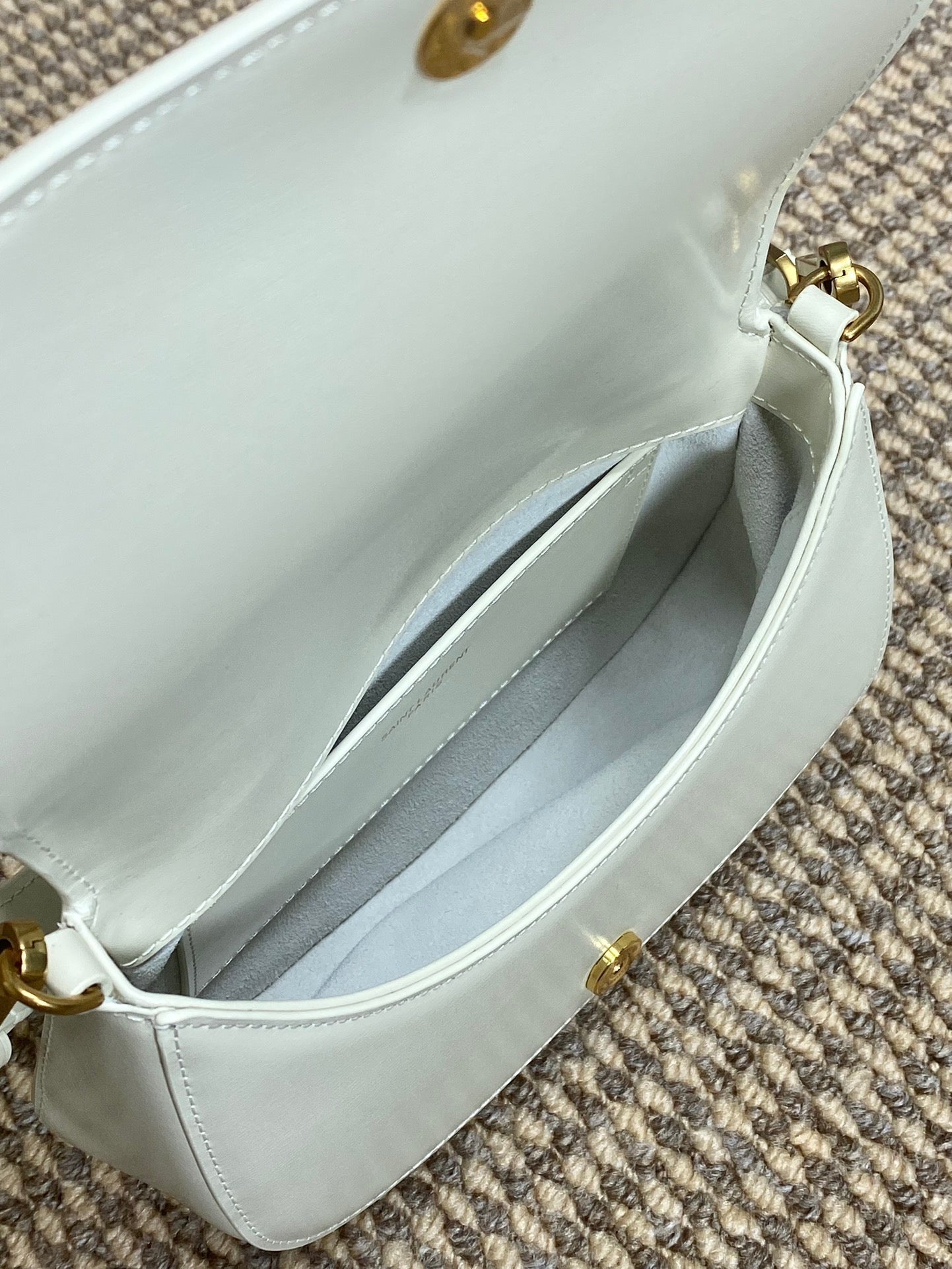 VOLTAIRE TOP HANDLE IN BOX 21 IN WHITE CALFSKIN GOLD HARDWARE
