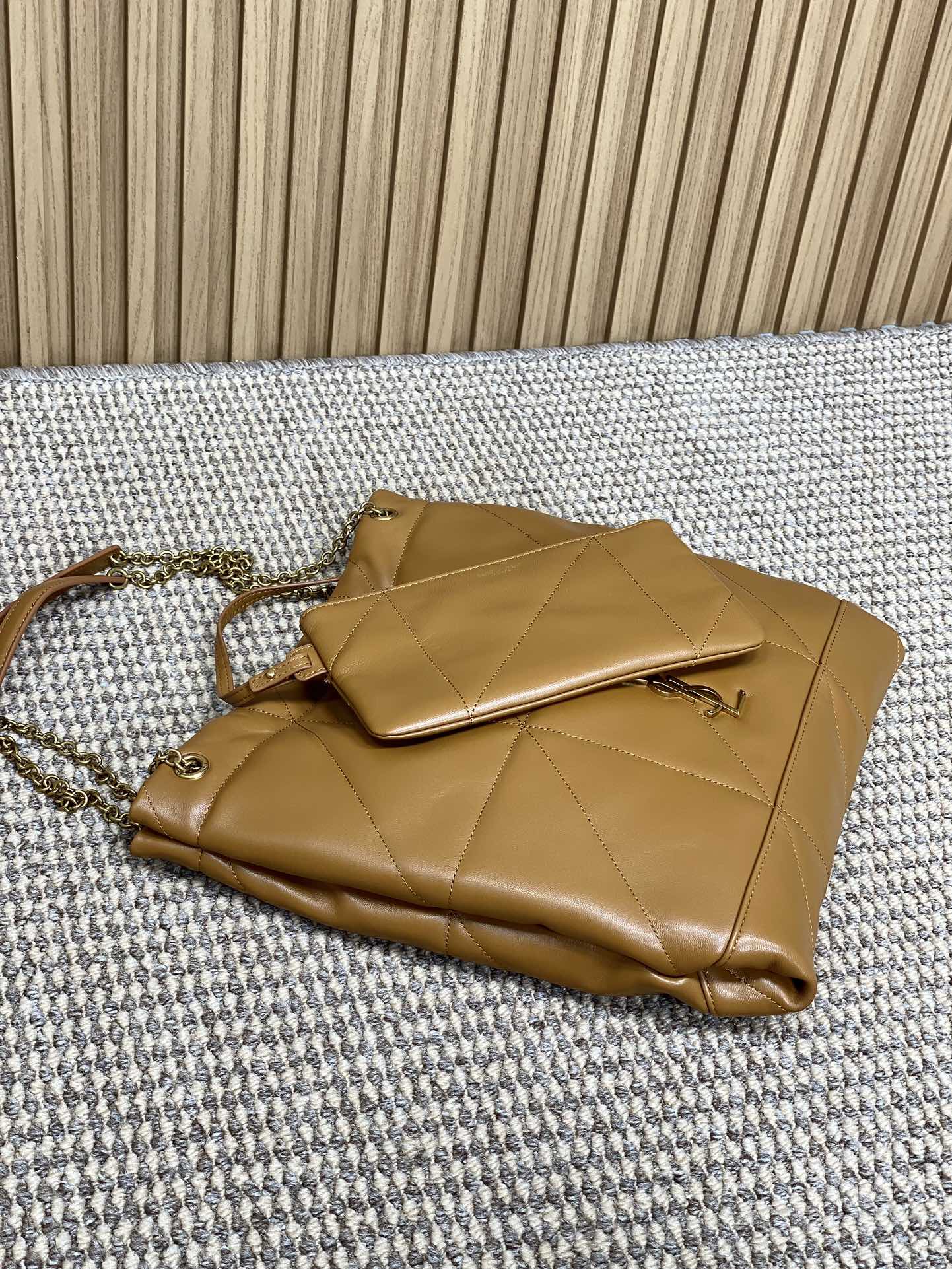 DRAWSTRING CHAIN STRAP SHOULDER BAG 39 IN TORTILLA BROWN QUILTED CALFSKIN