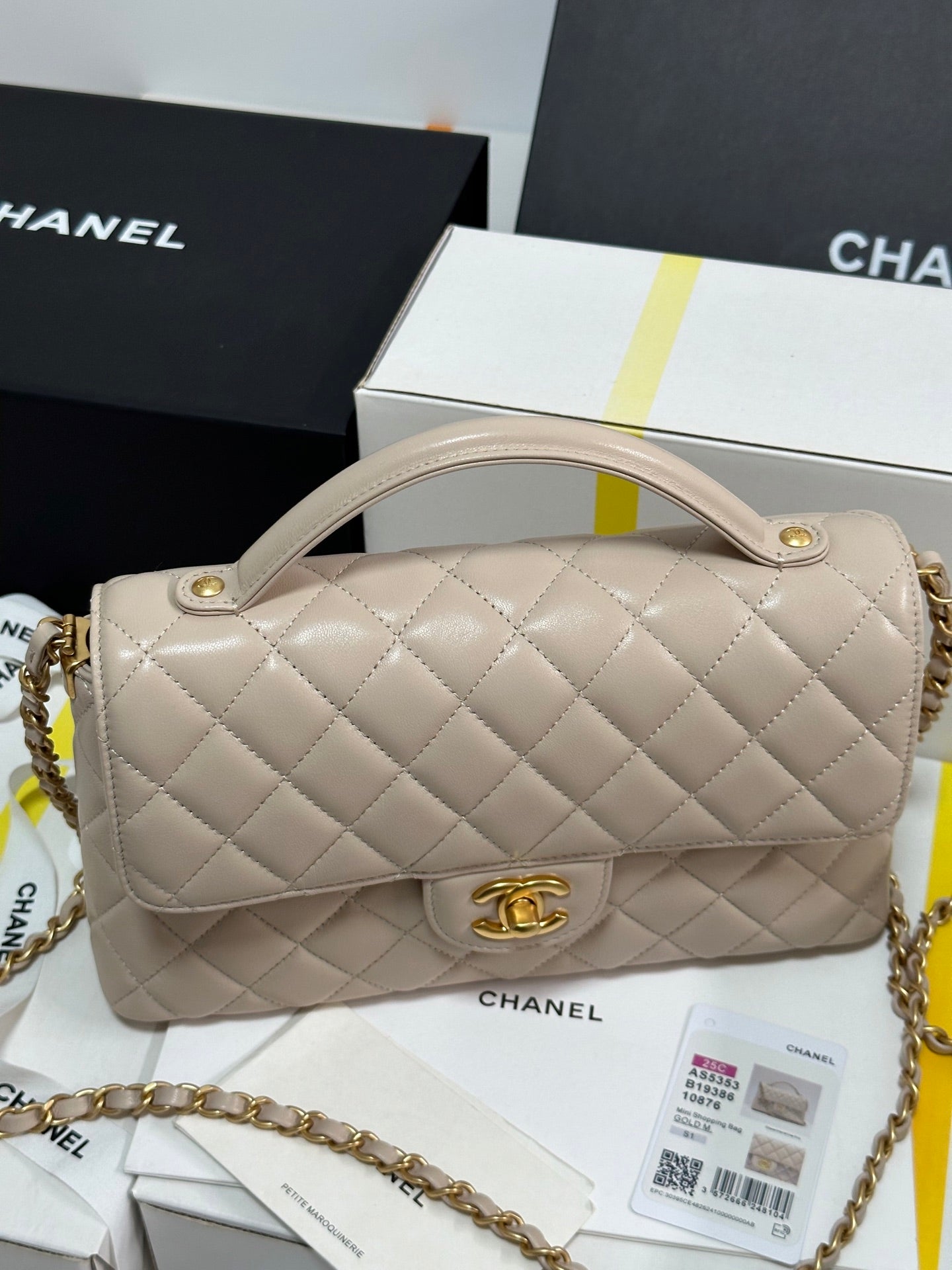 FLAP BAG WITH HANDLE 25 IN BEIGE LAMBSKIN GOLD PLATED METAL