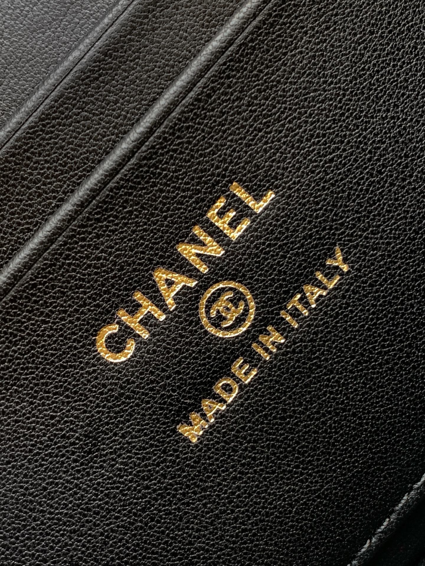 VANITY CASE 19 IN BLACK MIX WHITE QUILTED TWEED GOLD HARDWARE