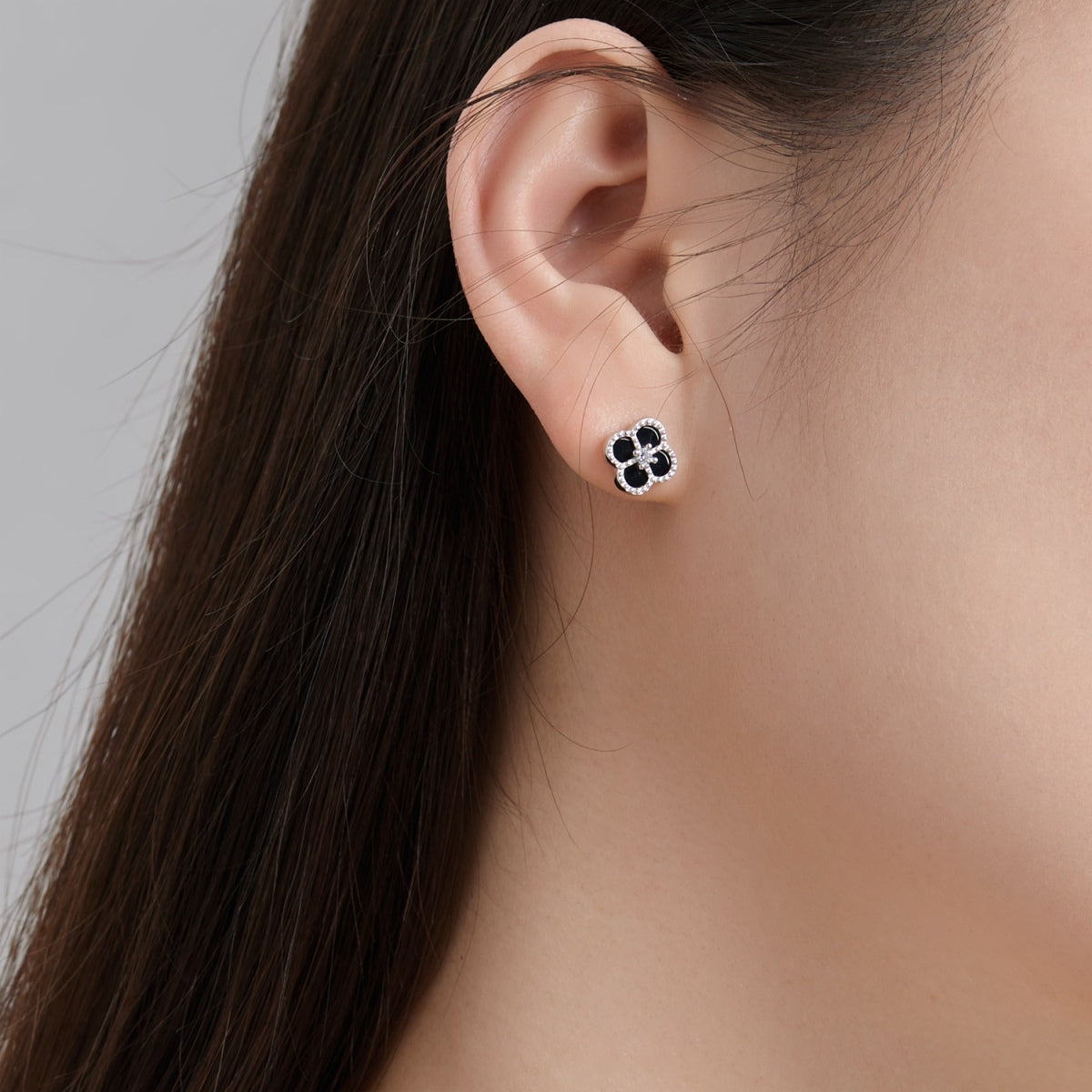 [AURORA]四つ葉のクローバーフラワーシェイプの美しいピアス