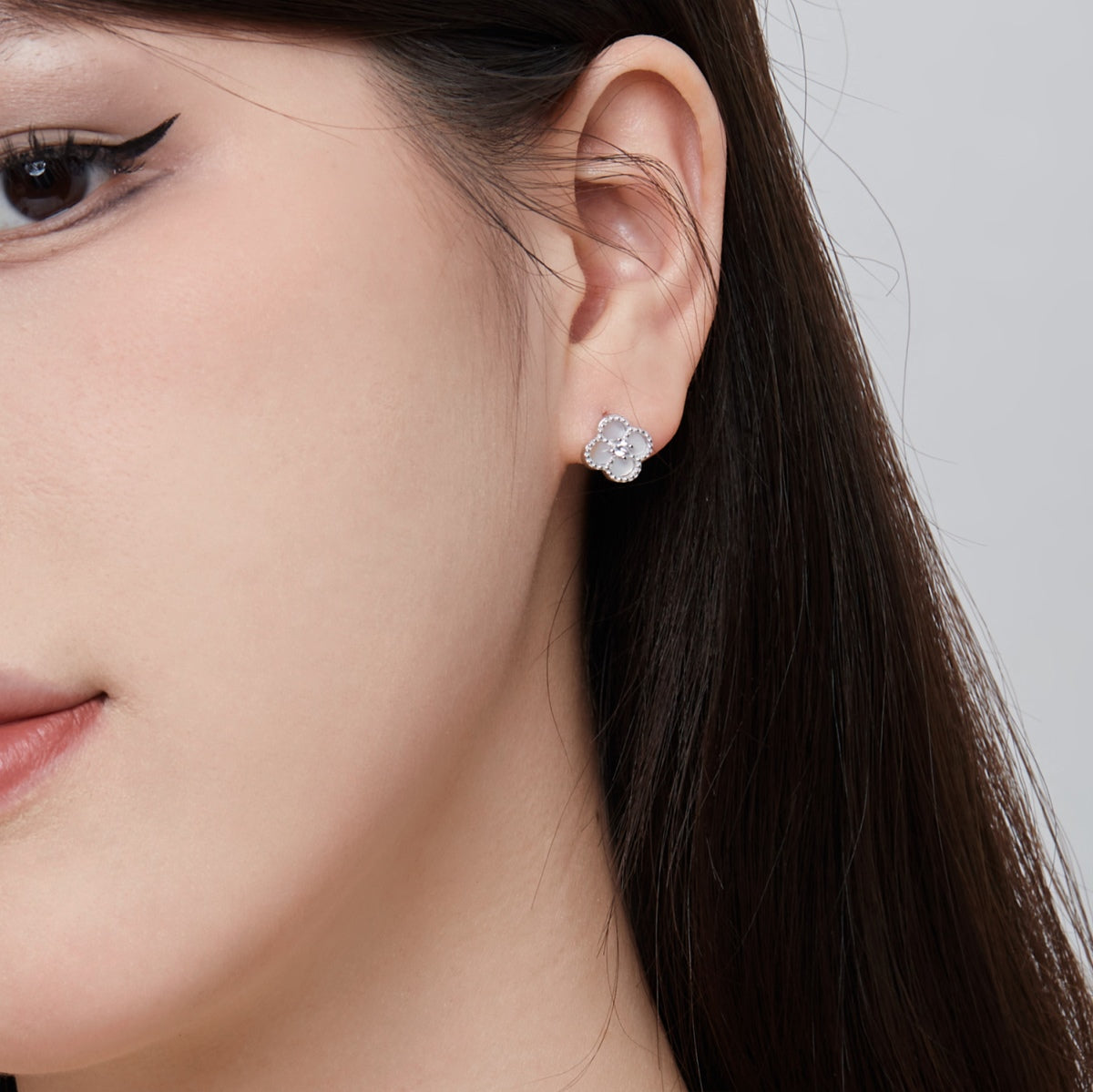 [AURORA]四つ葉のクローバーフラワーシェイプの美しいピアス