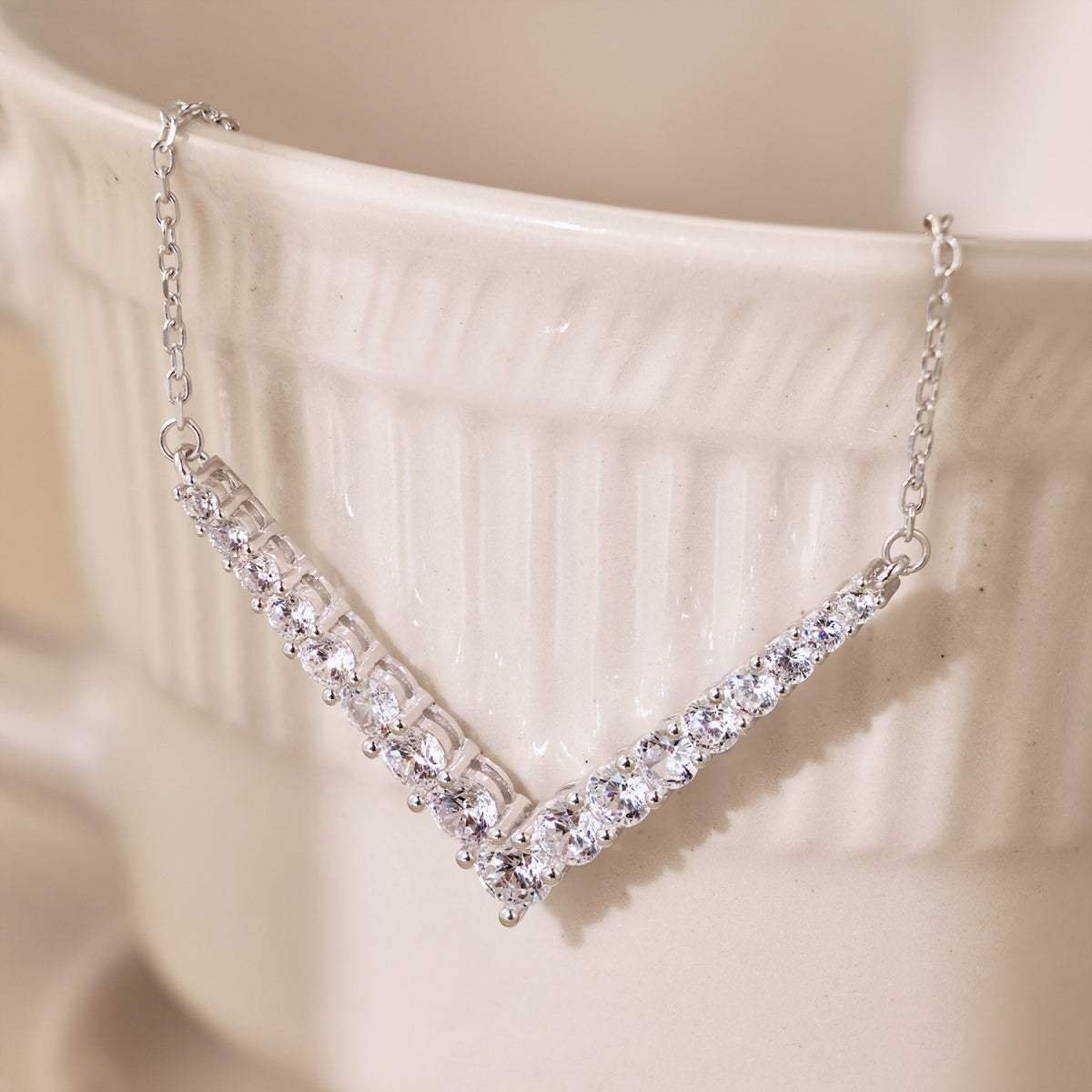 [AURORA]Ornate Round Cut Necklace