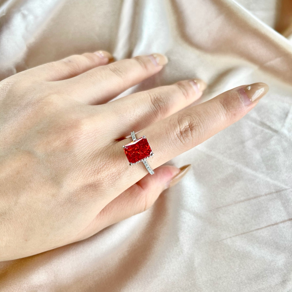 [AURORA]4.0 Carat Luxurious Engagement Ring