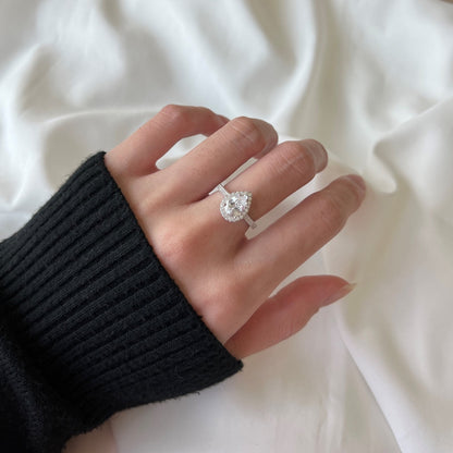 [AURORA]1.0 Carat Luxurious Resplendent Water Drop Shape Wedding Ring