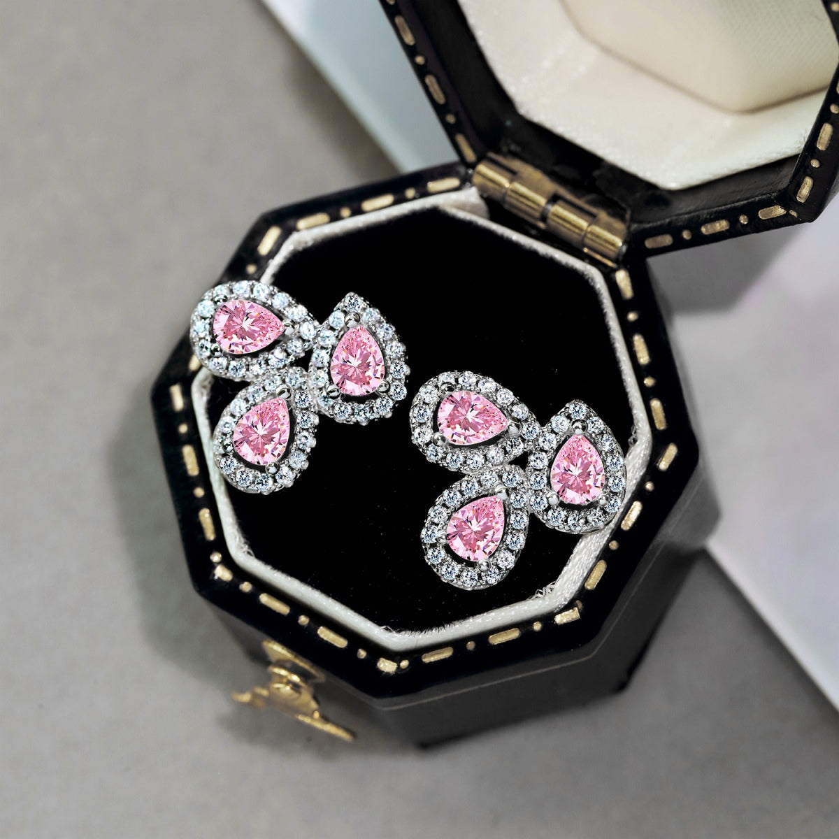 [AURORA]Ornate Flower Shape Pear Cut Lover Earrings