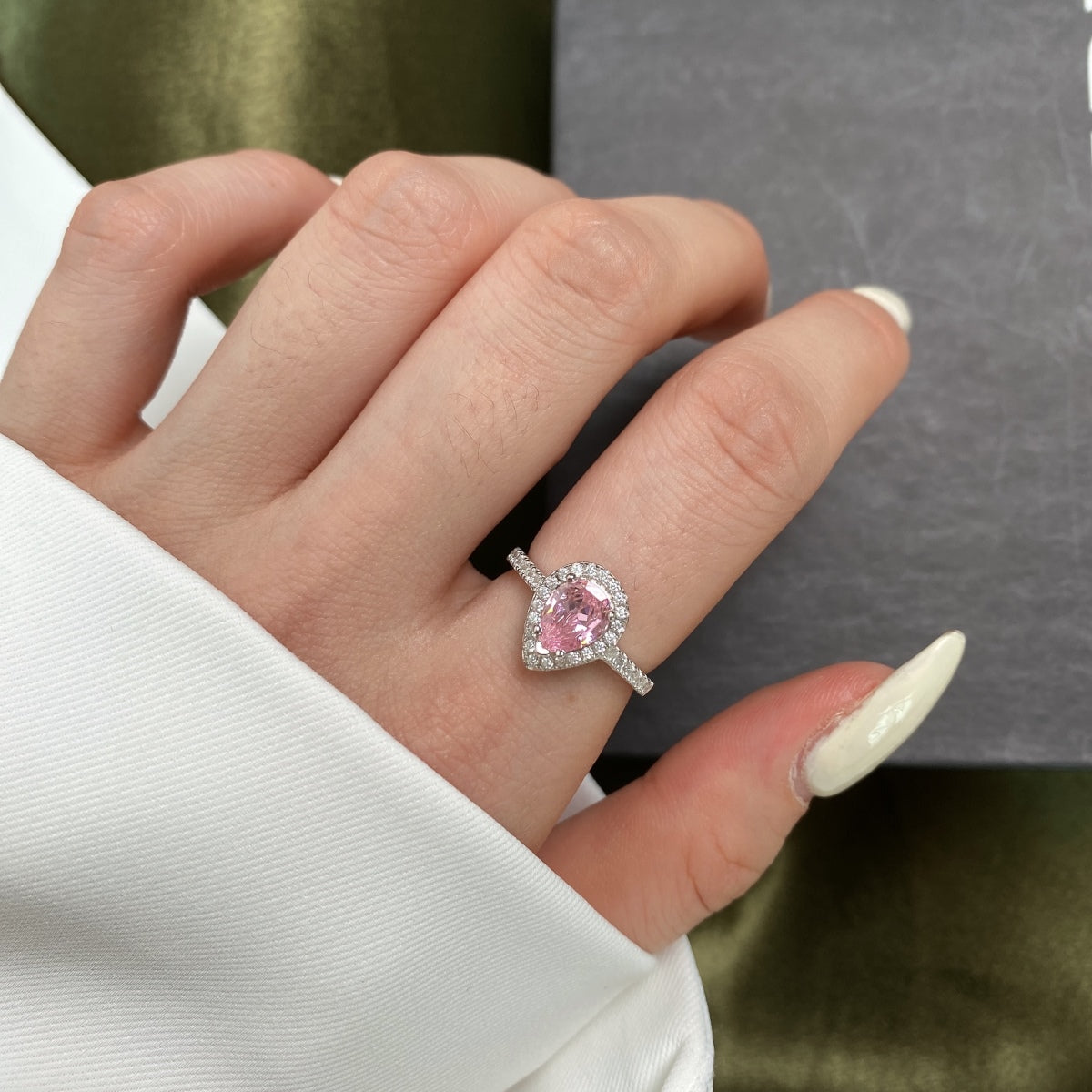 [AURORA]1.0 Carat Luxurious Resplendent Water Drop Shape Wedding Ring