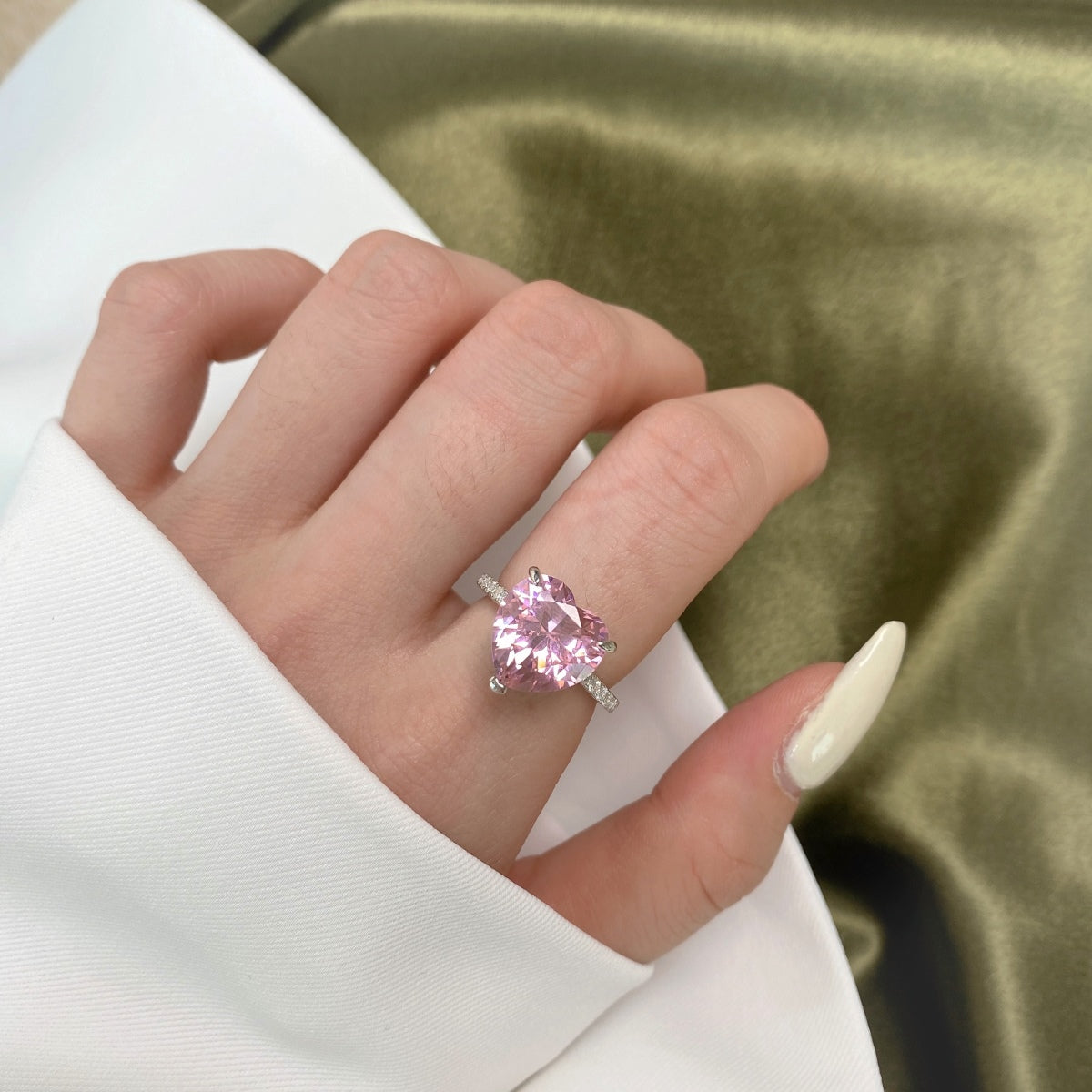 [AURORA]6.0 Carat Luxurious Sparkling Romantic Heart Cut Lover Ring