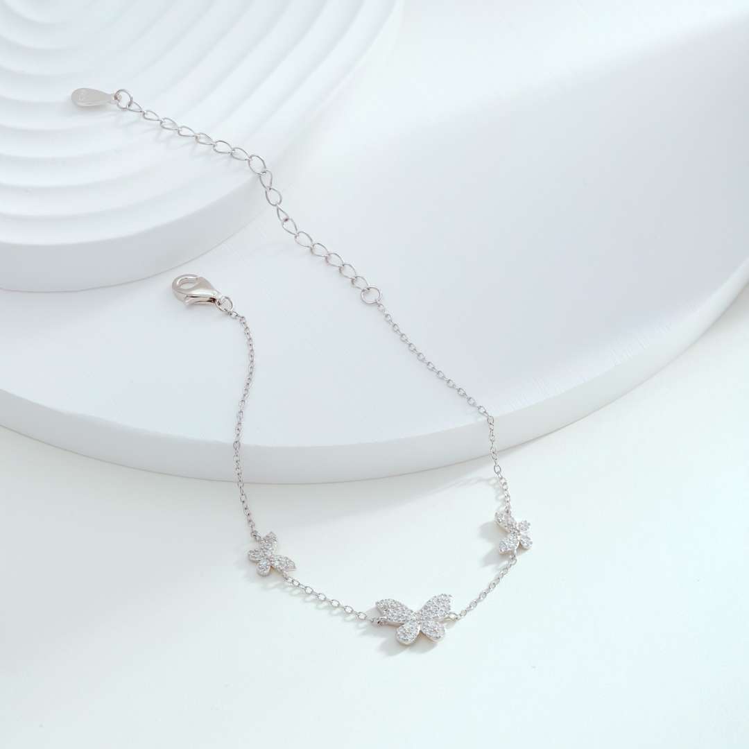 [AURORA]Delicate Butterfly Pendant Bracelet