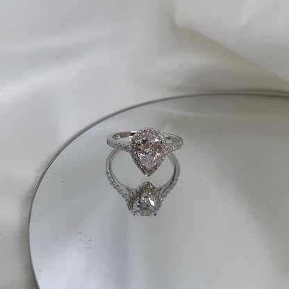 [AURORA]1.0 Carat Luxurious Resplendent Water Drop Shape Wedding Ring