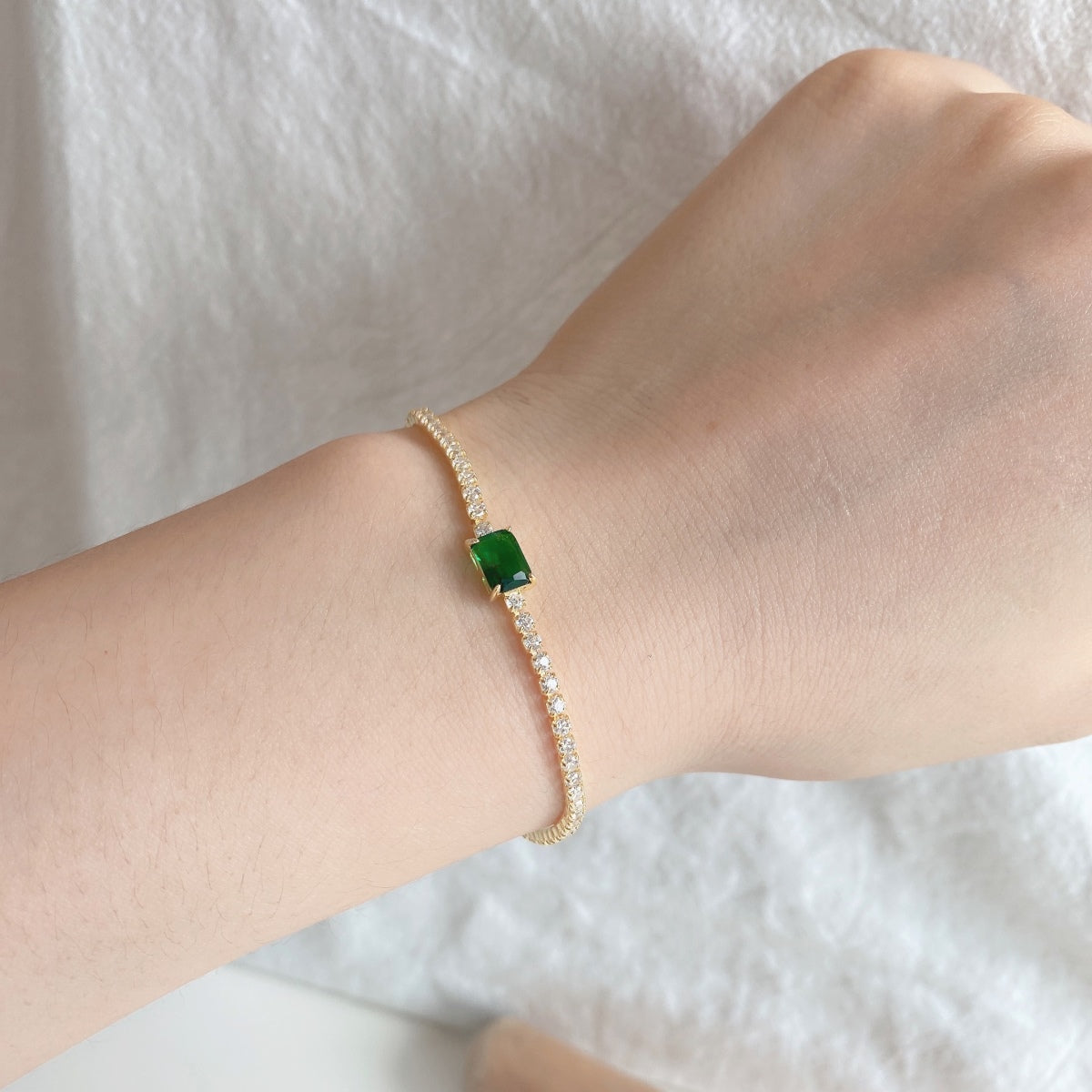 [AURORA]1.0 Carat Unique Emerald Cut Banquet Bracelet