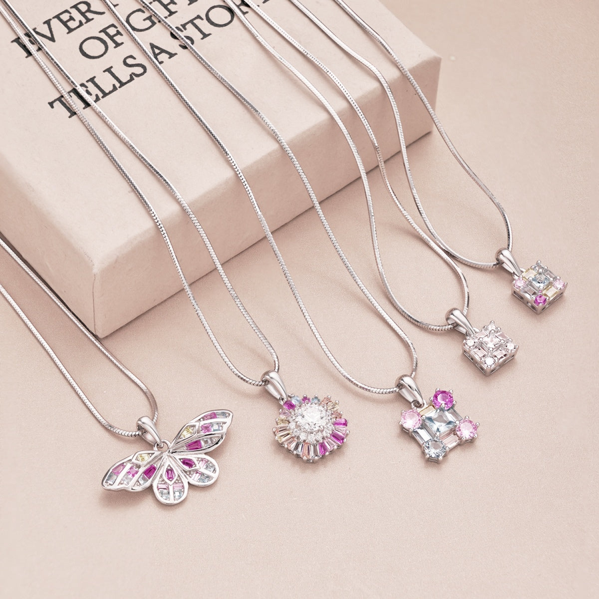 [AURORA]Enchanting Flower Colored Diamond Necklace