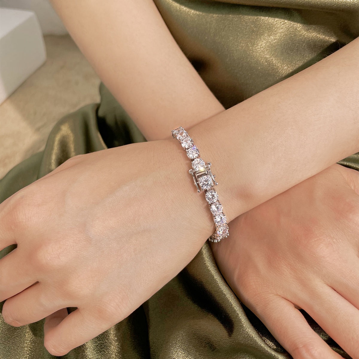 [AURORA]0.75 Carat Dazzling Round Cut Wedding Bracelet