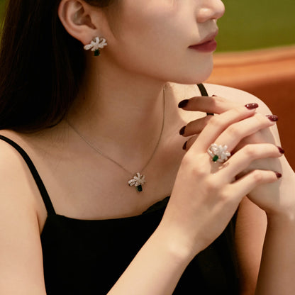 [AURORA]Luxurious Flower Shape Emerald Cut Necklace