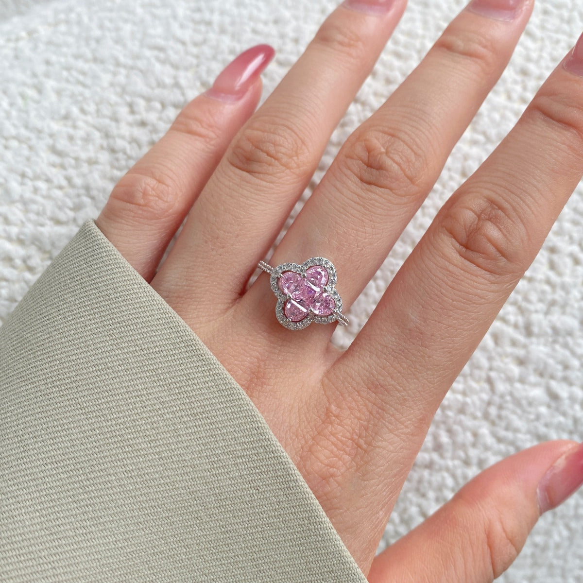 [AURORA]Luxurious Eternity Flower Shape Banquet Ring
