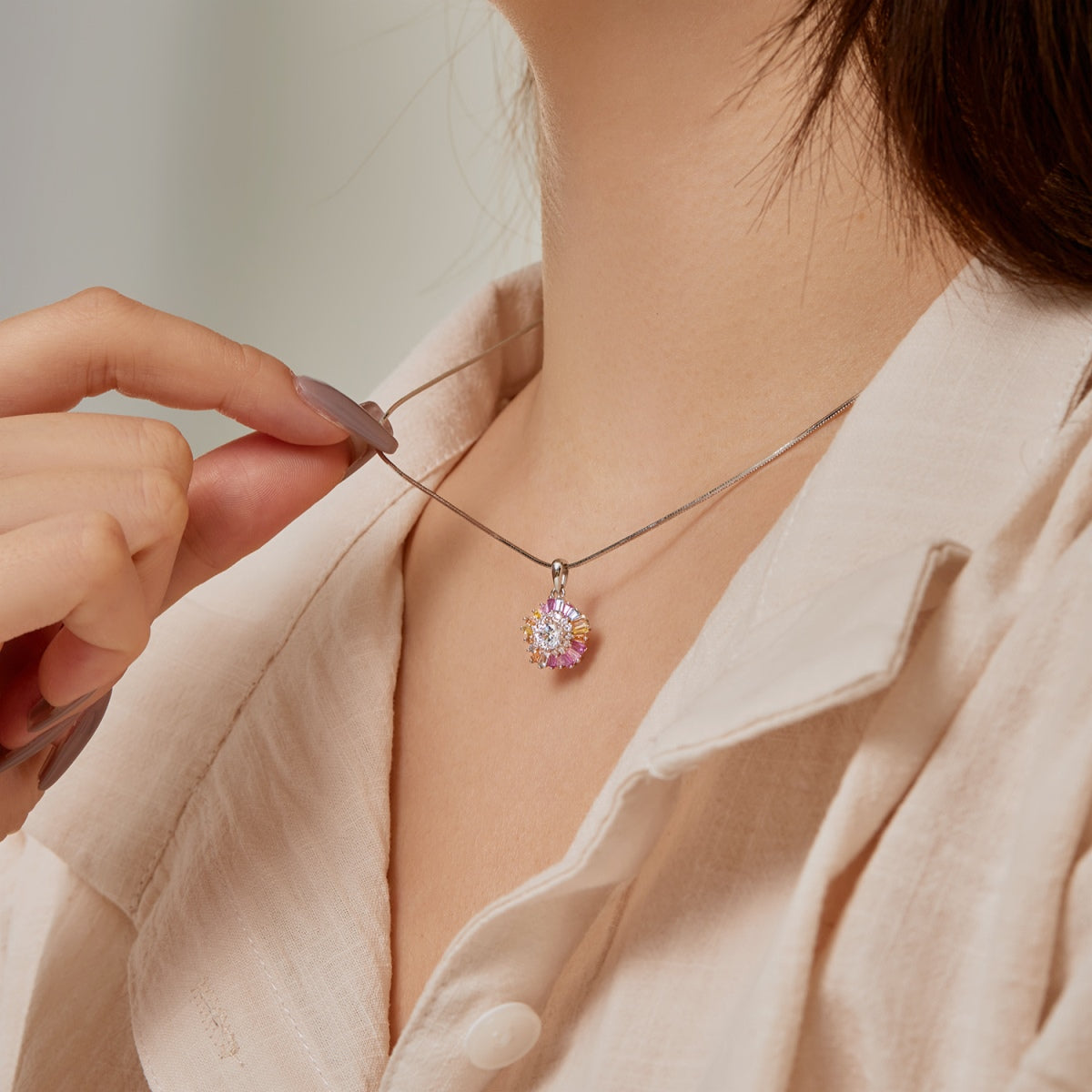 [AURORA]Enchanting Flower Colored Diamond Necklace
