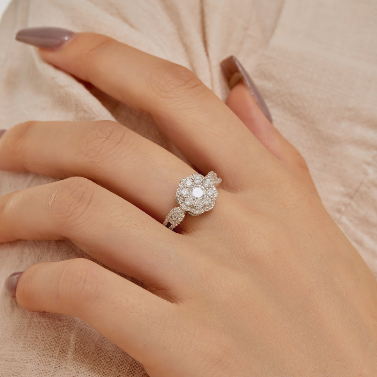 [AURORA]Delicate Colorful Round Cut Flower Shape Wedding Ring