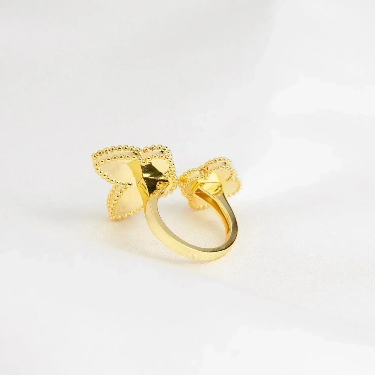 [basloveJW]GLÜCKLICHER RING ZWISCHEN DEN FINGERN