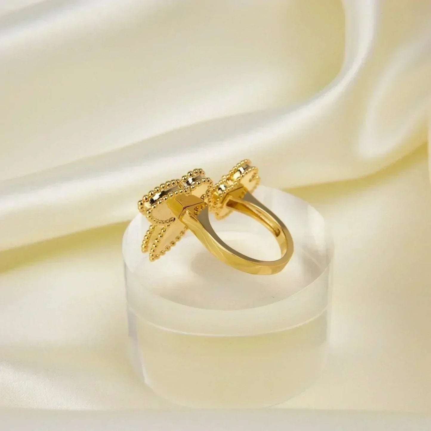 [basloveJW]GLÜCKLICHER RING ZWISCHEN DEN FINGERN