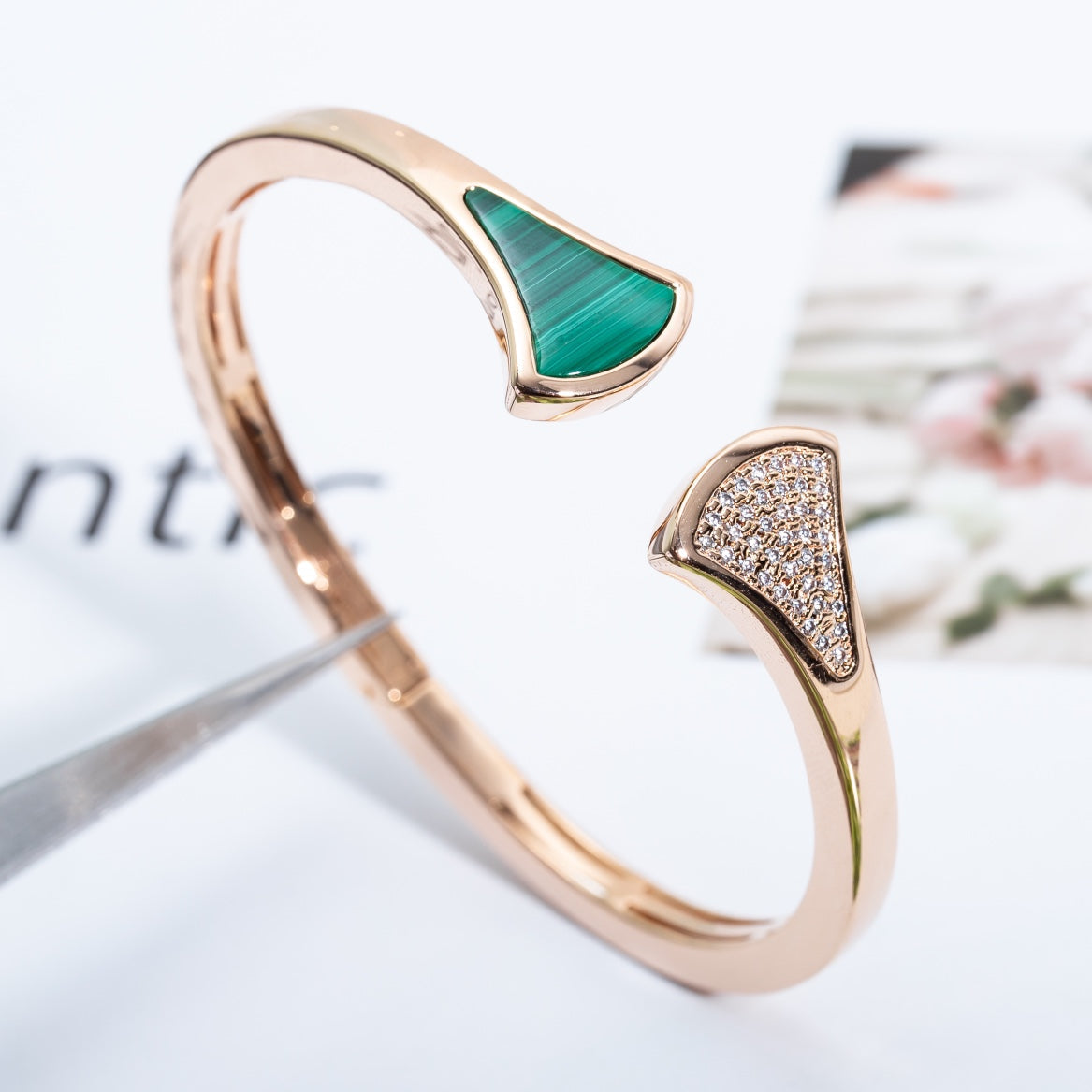 [AURORA]DREAM ARMBAND OFFEN MALACHIT ROTGOLD