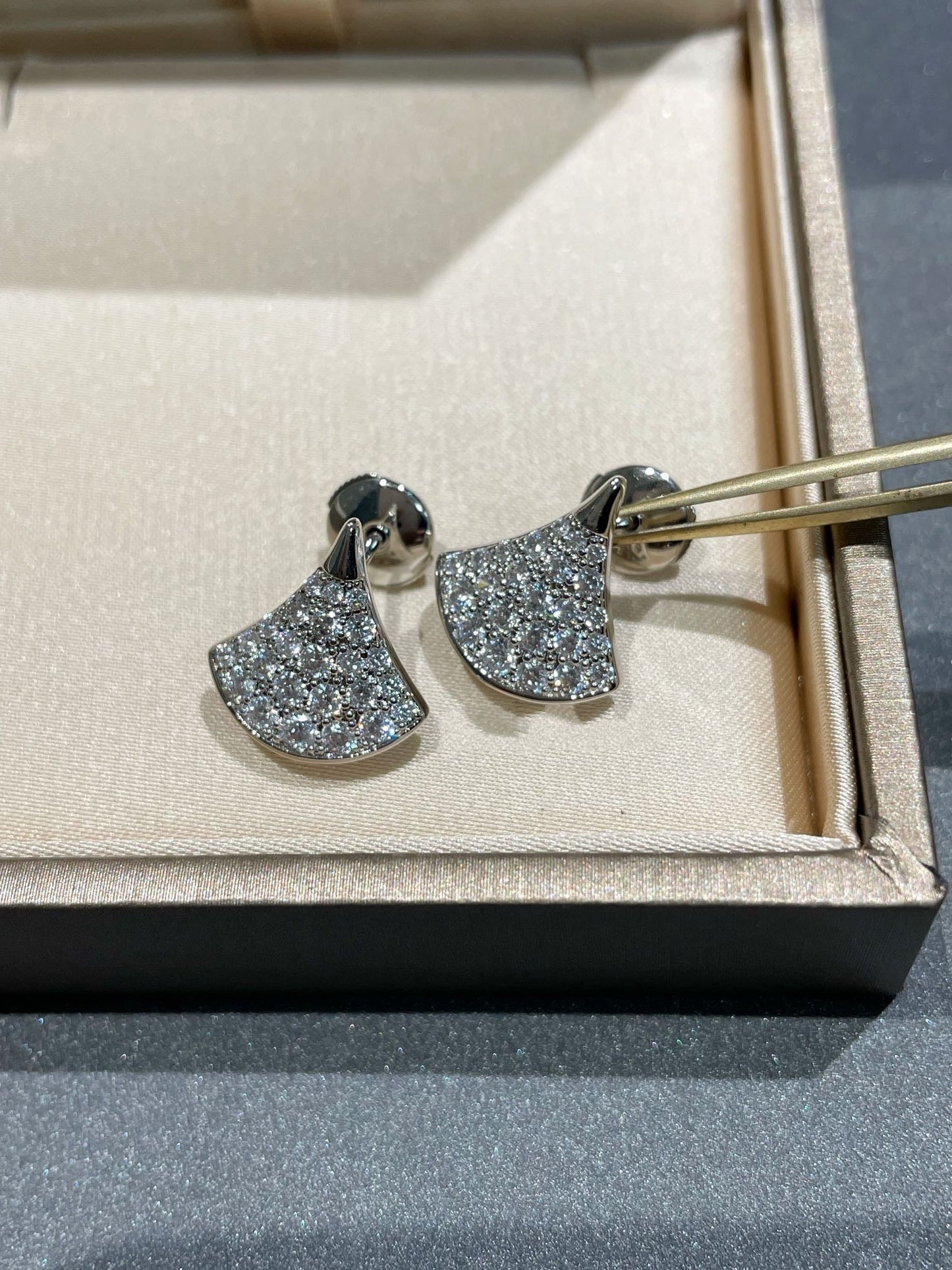 [AURORA]DREAM STUD EARRINGS DIAMOND