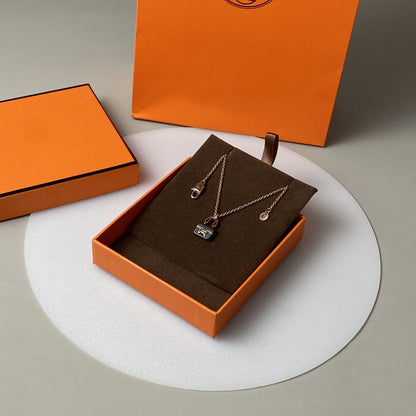 [AURORA]CONSTANCE SCHWARZER ANHÄNGER ROTGOLD HALSKETTE