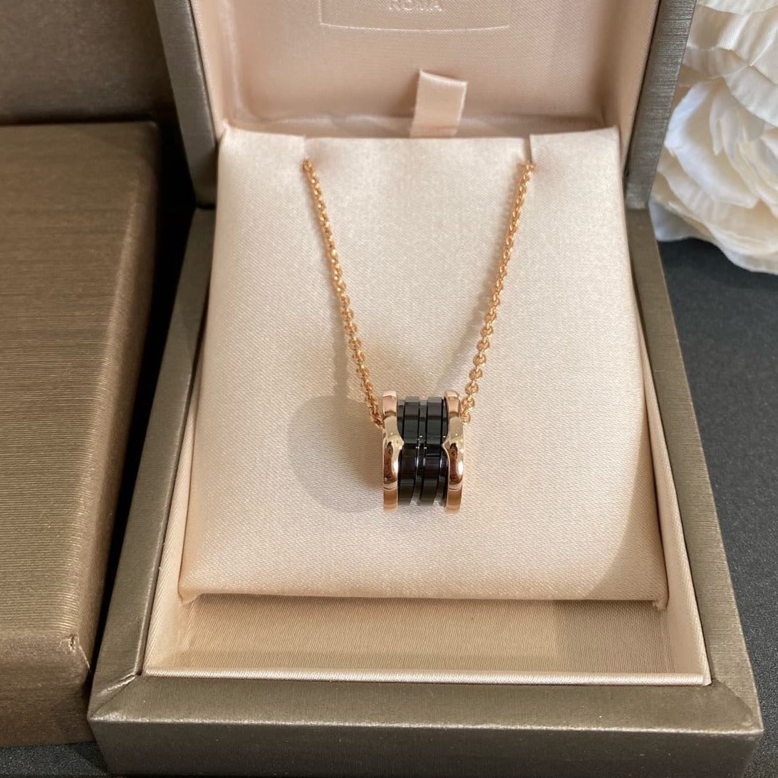 [AURORA]ZERO 1 BLACK CERAMIC PINK GOLD NECKLACE