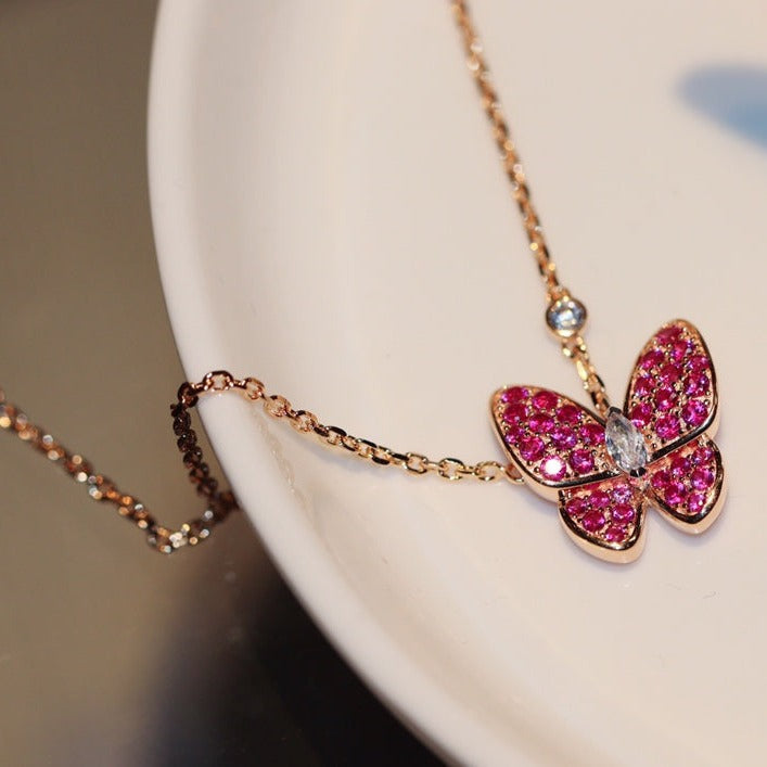 [basloveJW]HALSKETTE MIT ROTEN DIAMANTEN UND SCHMETTERLINGEN AUS ROSÉGOLD