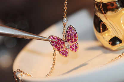 [basloveJW]HALSKETTE MIT ROTEN DIAMANTEN UND SCHMETTERLINGEN AUS ROSÉGOLD