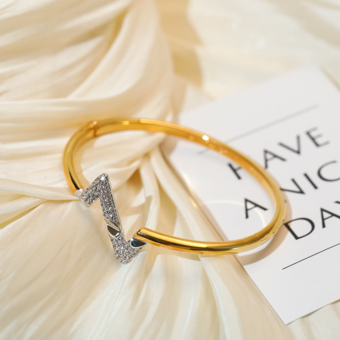 [AURORA]VOLTE UPSITE DOWN GOLD DIAMOND BRACELET