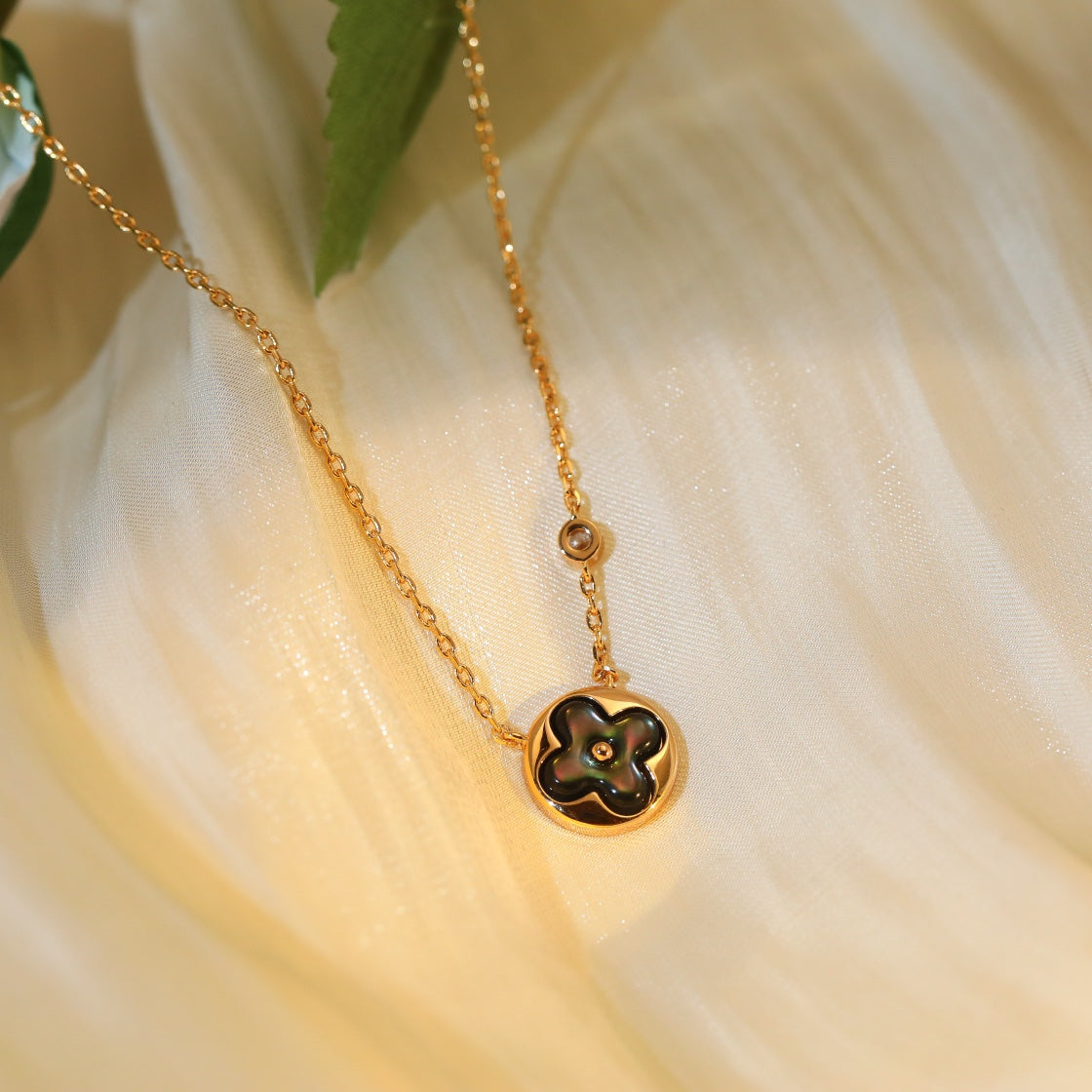 [AURORA]SUN PEDANT PINK GOLD 1 DIAMOND NECKLACE