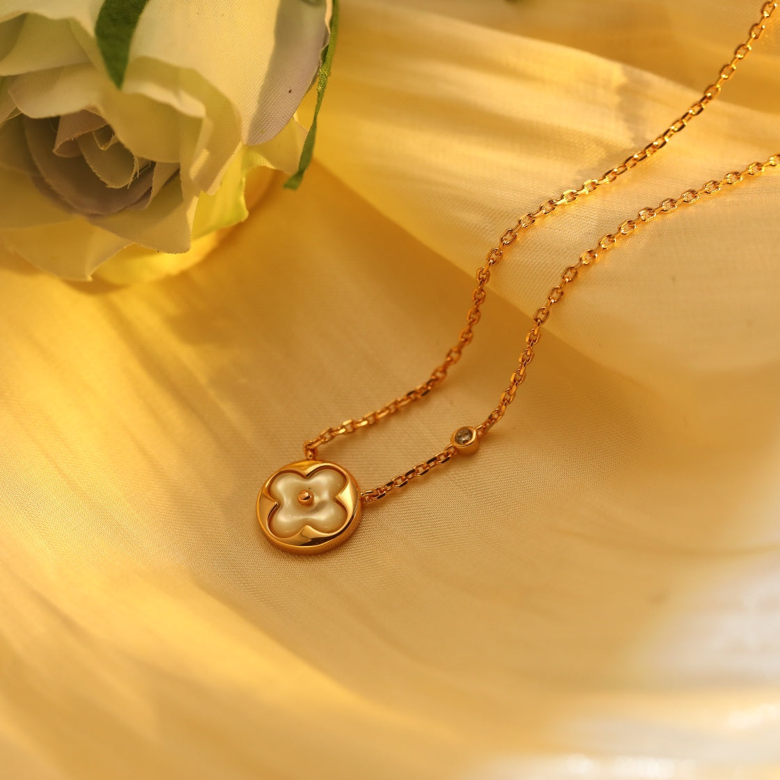 [AURORA]SUN PEDANT PINK GOLD 1 DIAMOND NECKLACE