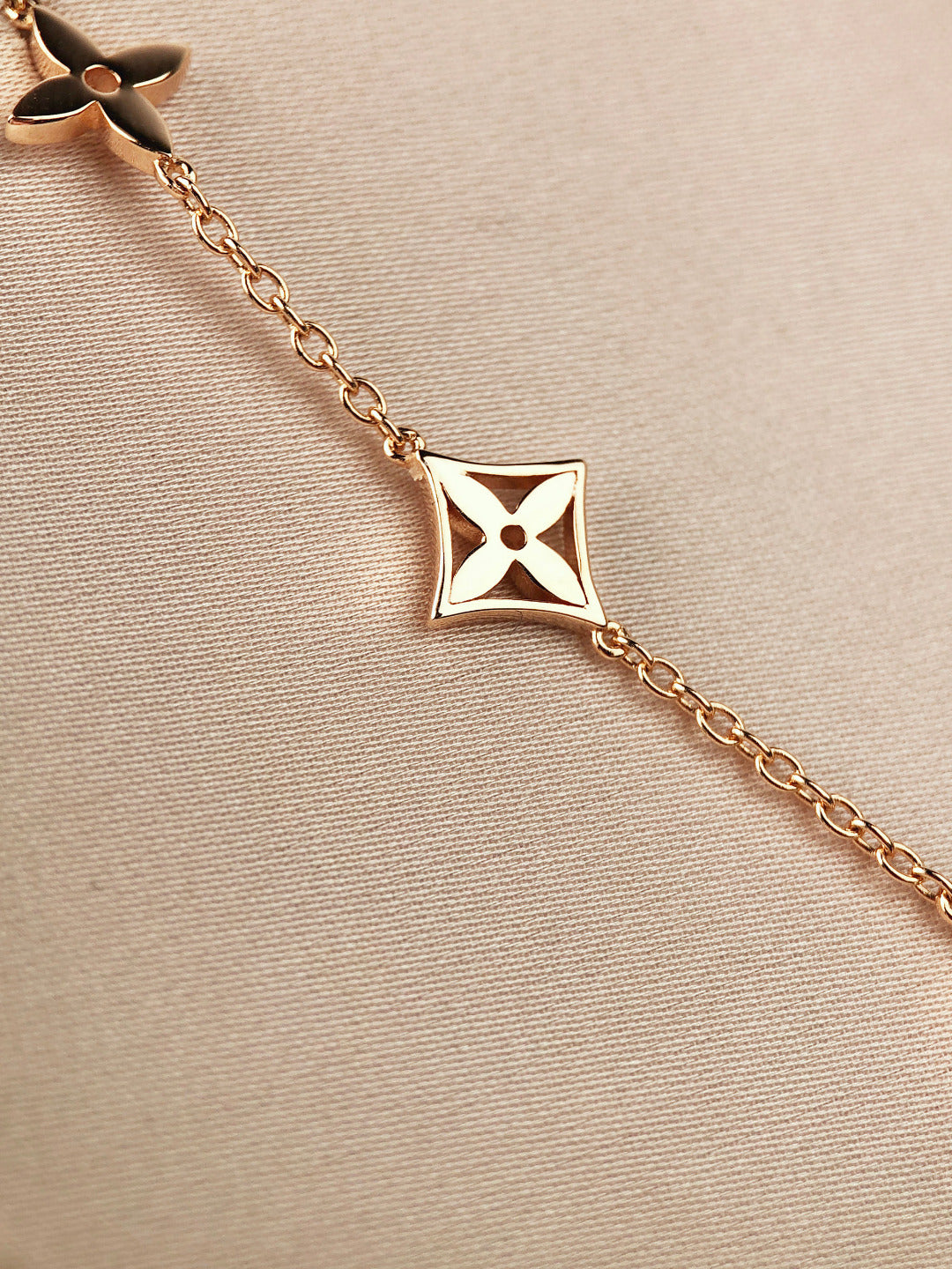[AURORA]STAR AND SUN 7 MOTIFS GOLD BRACELET