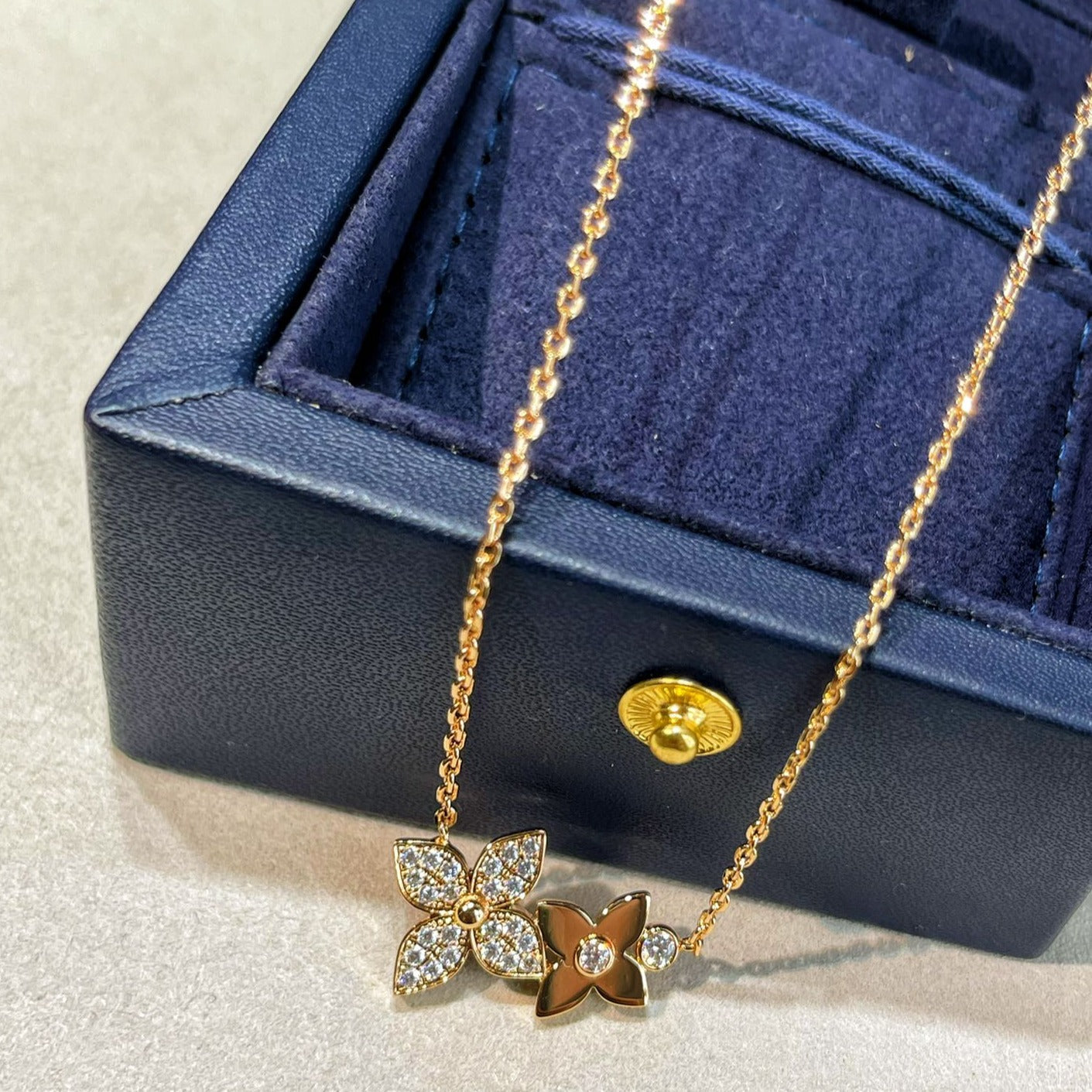 [AURORA]STAR BLOSSOM HALSKETTE ROTGOLD DIAMANTEN