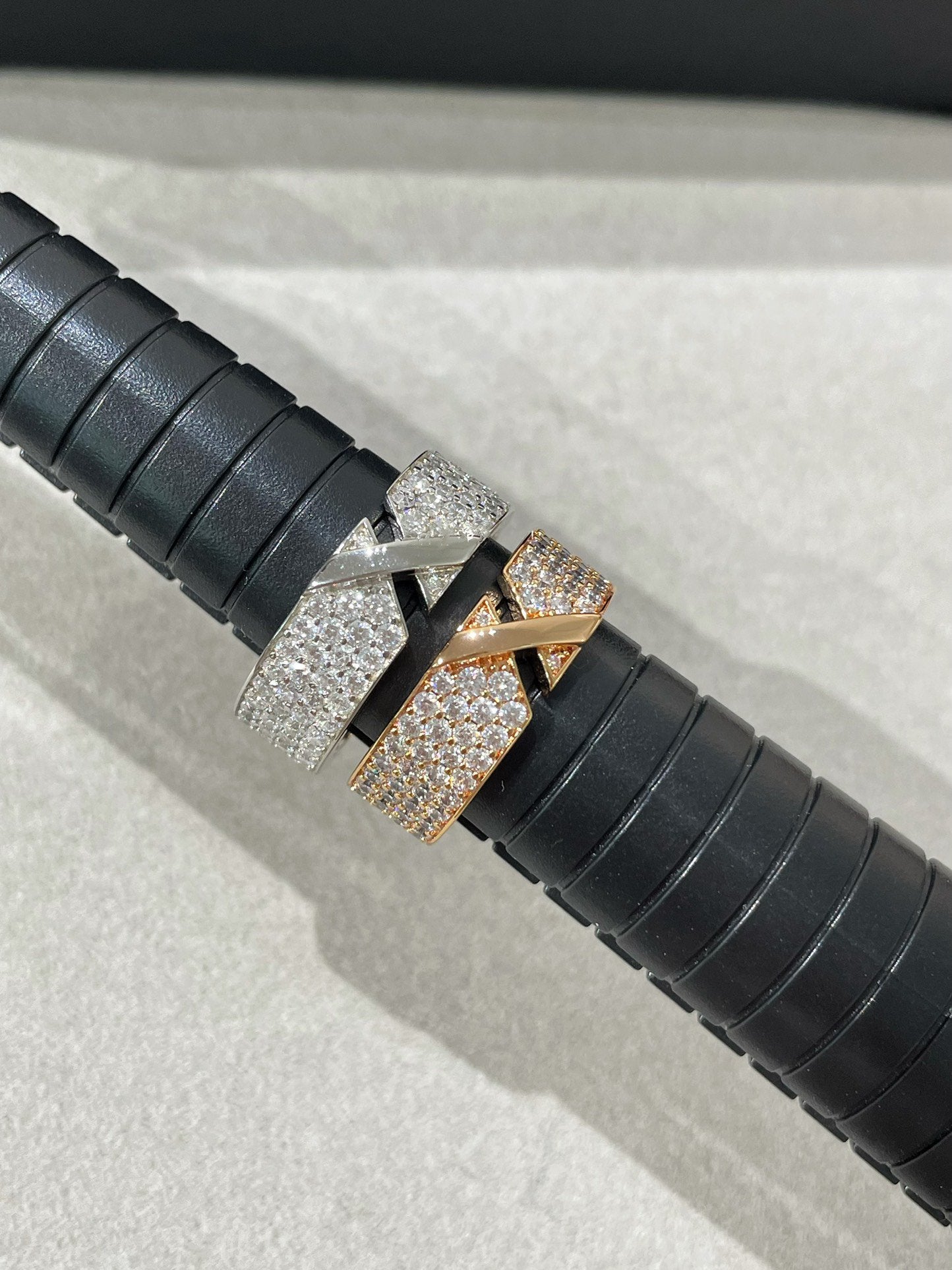 [AURORA]LIENS EVIDENCE  DIAMOND PAVED RING